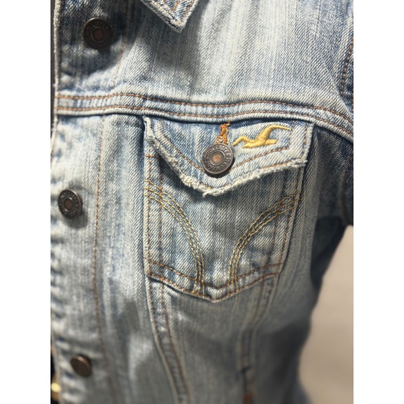 Hollister Womens Blue Denim Trucker Jacket Light Wash Floral Pocket Lining Small - Picture 2 of 10